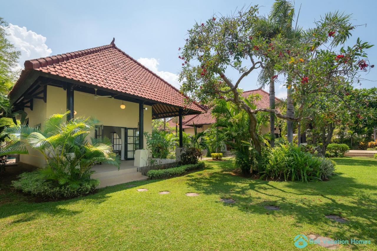 Villa Namaste - Beachfront At Lovina 10P, Pool, Bbq Banjar  Екстериор снимка